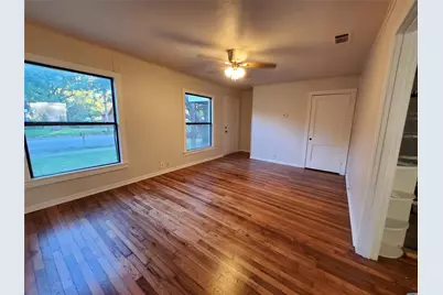 919 S Clements Street, Gainesville, TX 76240 - Photo 2