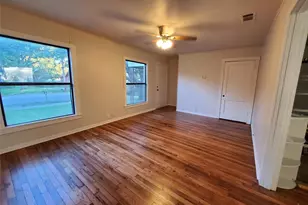 919 S Clements St, Gainesville, TX 76240 - Photo 2