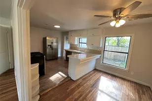 919 S Clements St, Gainesville, TX 76240 - Photo 4