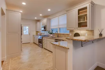 830 N Clinton Avenue, Dallas, TX 75208 - Photo 14