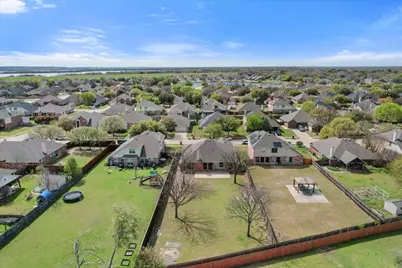 1020 Fair Oaks Drive, Grand Prairie, TX 75052 - Photo 4