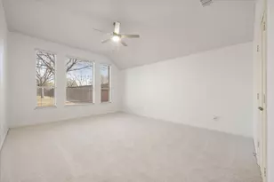 1020 Fair Oaks Dr, Grand Prairie, TX 75052 - Photo 14