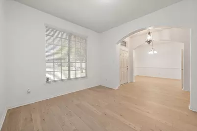 1020 Fair Oaks Drive, Grand Prairie, TX 75052 - Photo 10