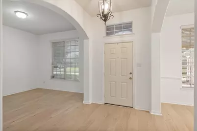 1020 Fair Oaks Drive, Grand Prairie, TX 75052 - Photo 8