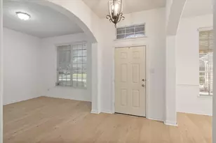 1020 Fair Oaks Dr, Grand Prairie, TX 75052 - Photo 8