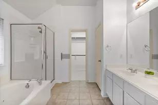 1020 Fair Oaks Dr, Grand Prairie, TX 75052 - Photo 16