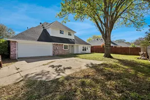 568 Cooper St, Grand Prairie, TX 75052 - Photo 24