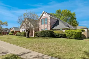 568 Cooper St, Grand Prairie, TX 75052 - Photo 2