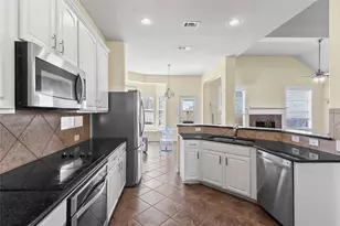 824 Peach Ln, Burleson, TX 76028 - Photo 8