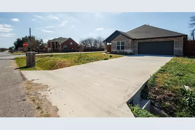 1625 Avenue D, Grand Prairie, TX 75051 - Photo 2