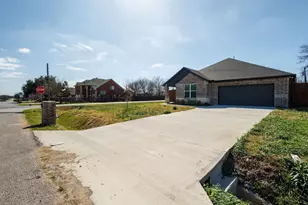 1625 Avenue D, Grand Prairie, TX 75051 - Photo 2