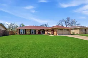 3613 Harber Dr, Bedford, TX 76021 - Photo 2