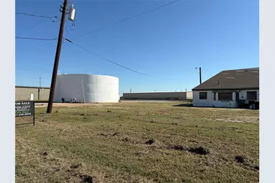 101 N 1st Street, Sanger, TX 76266 - Photo 2