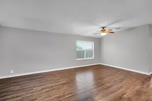 818 Cascade Dr, Glenn Heights, TX 75154 - Photo 4