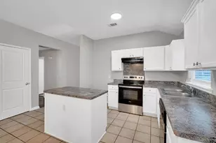 818 Cascade Dr, Glenn Heights, TX 75154 - Photo 6