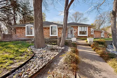 266 N Creekwood Drive, Lancaster, TX 75146 - Photo 2