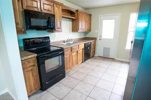 323 Texas St, Pottsboro, TX 75076 - Photo 8