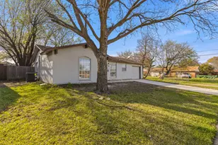 1002 Bridlewood Dr, Garland, TX 75040 - Photo 2