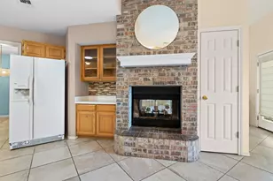 1003 W Lovers Ln, Arlington, TX 76013 - Photo 10