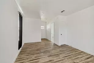 2801 Twyman Ave, Dallas, TX 75215 - Photo 2