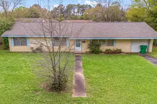 117 Cedar Heights Dr, Palestine, TX 75803 - Photo 1