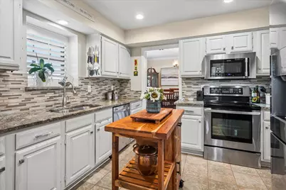 2726 Oak Trail, Carrollton, TX 75007 - Photo 10