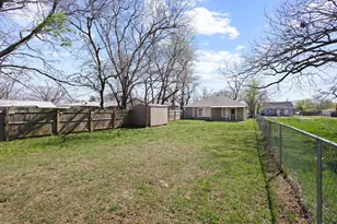 713 W Bond St, Denison, TX 75020 - Photo 30