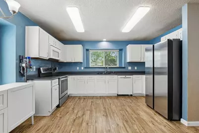 304 Lark Lane, Euless, TX 76039 - Photo 4
