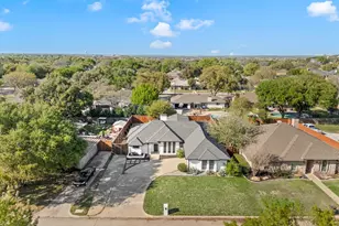 151 Creek Courts Dr, Trophy Club, TX 76262 - Photo 2