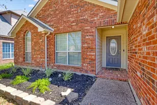 608 Lake Village Dr, McKinney, TX 75071 - Photo 6