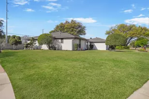 1910 University Dr, Richardson, TX 75081 - Photo 2