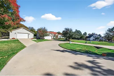 200 Cayuga Trail, Lake Kiowa, TX 76240 - Photo 2
