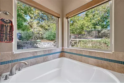 200 Cayuga Trail, Lake Kiowa, TX 76240 - Photo 34