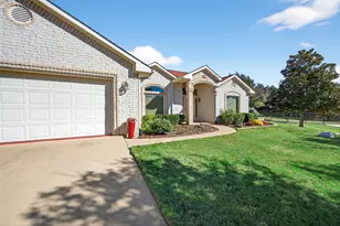 200 Cayuga Trail, Lake Kiowa, TX 76240 - Photo 4