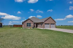 2008 Stanford Dr, Gainesville, TX 76240 - Photo 2