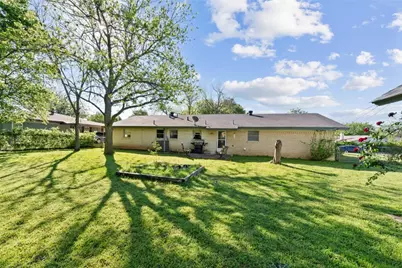 1306 Phillips Street, Cleburne, TX 76033 - Photo 20