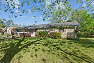 1306 Phillips St, Cleburne, TX 76033 - Photo 2