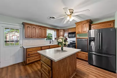 1306 Phillips Street, Cleburne, TX 76033 - Photo 4