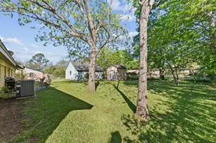 1306 Phillips St, Cleburne, TX 76033 - Photo 18