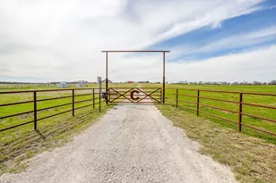19611 N County Line Rd, Ponder, TX 76259 - Photo 6