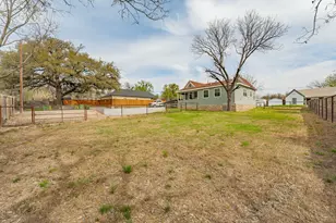 412 N Kirk St, Hico, TX 76457 - Photo 24
