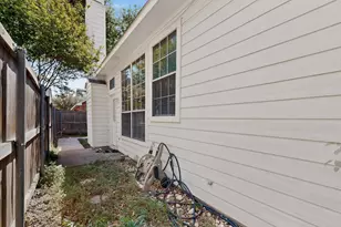 200 Morning Star Ct, Irving, TX 75063 - Photo 26