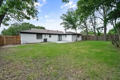 7821 Regency Lane, Fort Worth, TX 76134 - Photo 20