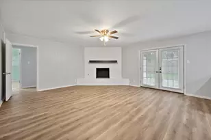 7821 Regency Ln, Fort Worth, TX 76134 - Photo 4