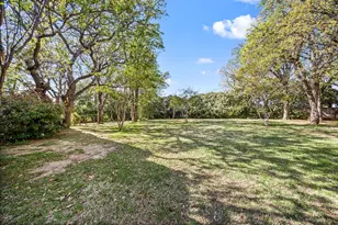 4514 Forestgate Cir, Arlington, TX 76017 - Photo 4