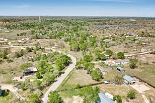 234 Lake View Dr, Cedar Creek, TX 78612 - Photo 16