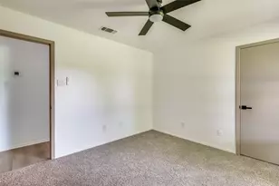 402 Country Meadow Dr, Mansfield, TX 76063 - Photo 12