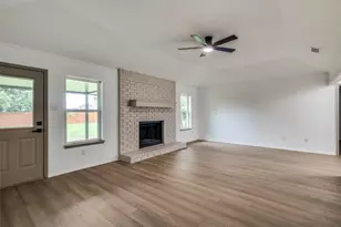 402 Country Meadow Dr, Mansfield, TX 76063 - Photo 4