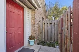 2518 Shady Ridge Dr, Bedford, TX 76021 - Photo 2