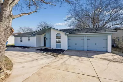312 E Hampton Road, Crowley, TX 76036 - Photo 6